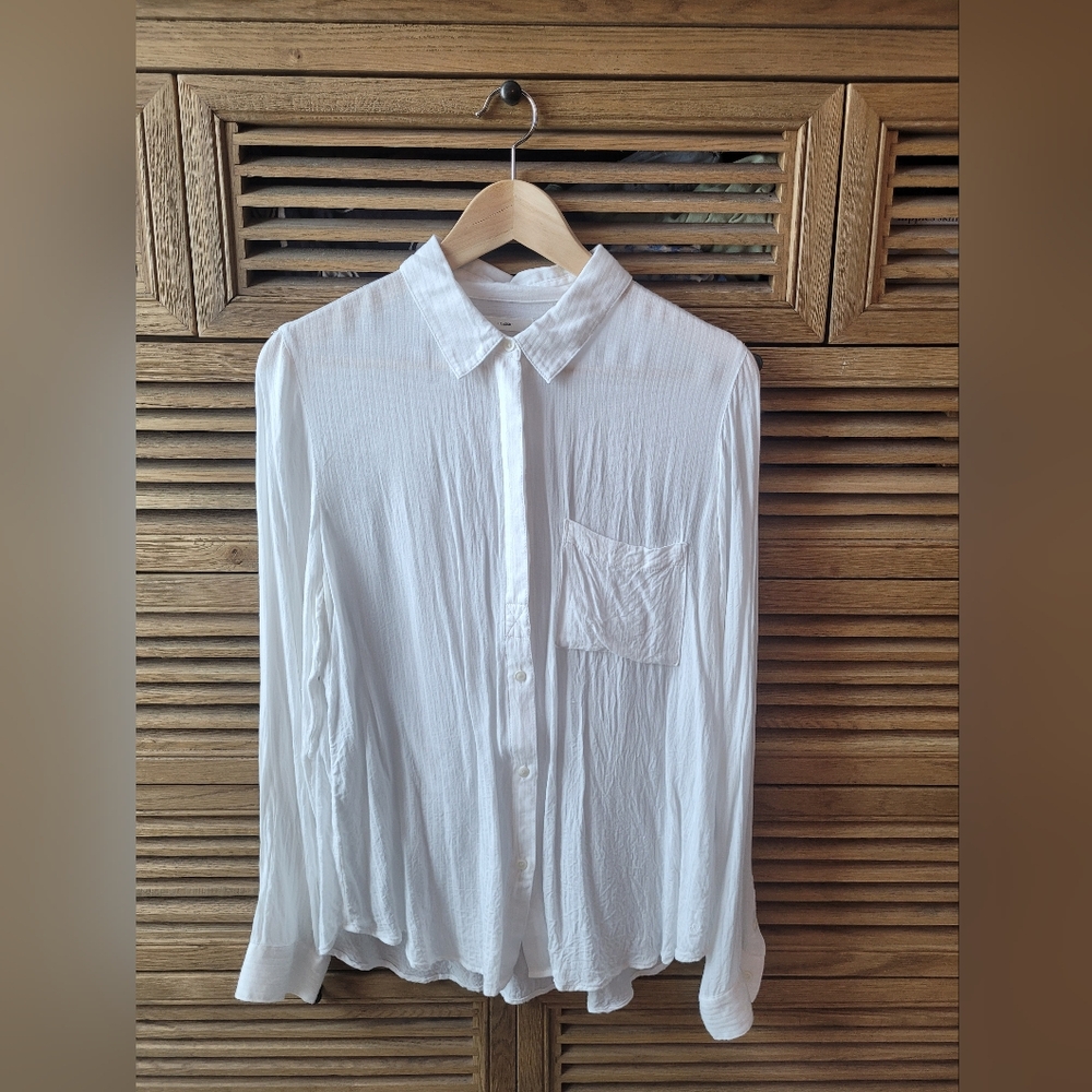 Treasure & Bond Women's Classic White Button-Up Shirt